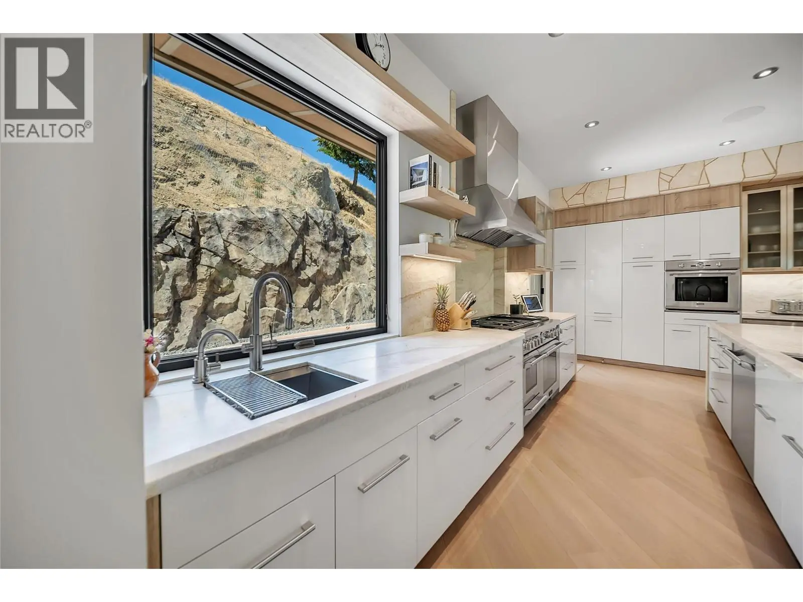 732 Highpointe Place. Kelowna, British Columbia