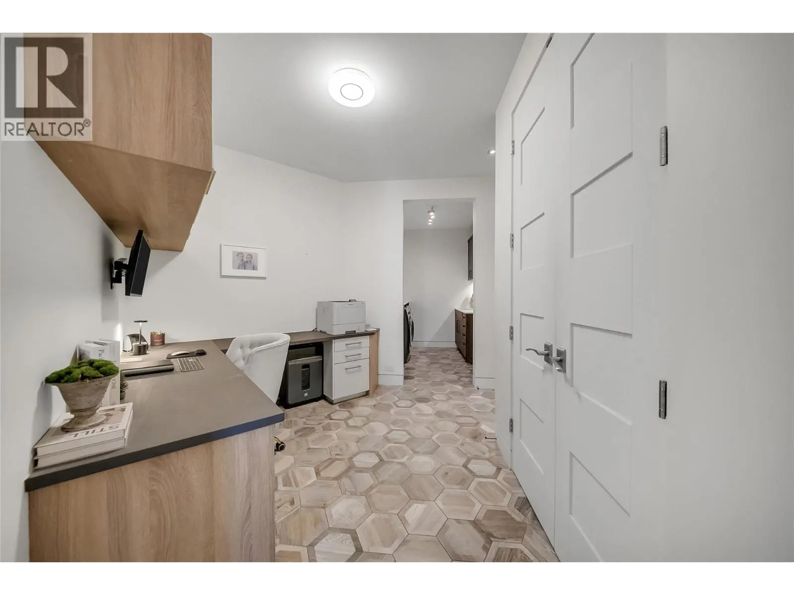 732 Highpointe Place. Kelowna, British Columbia