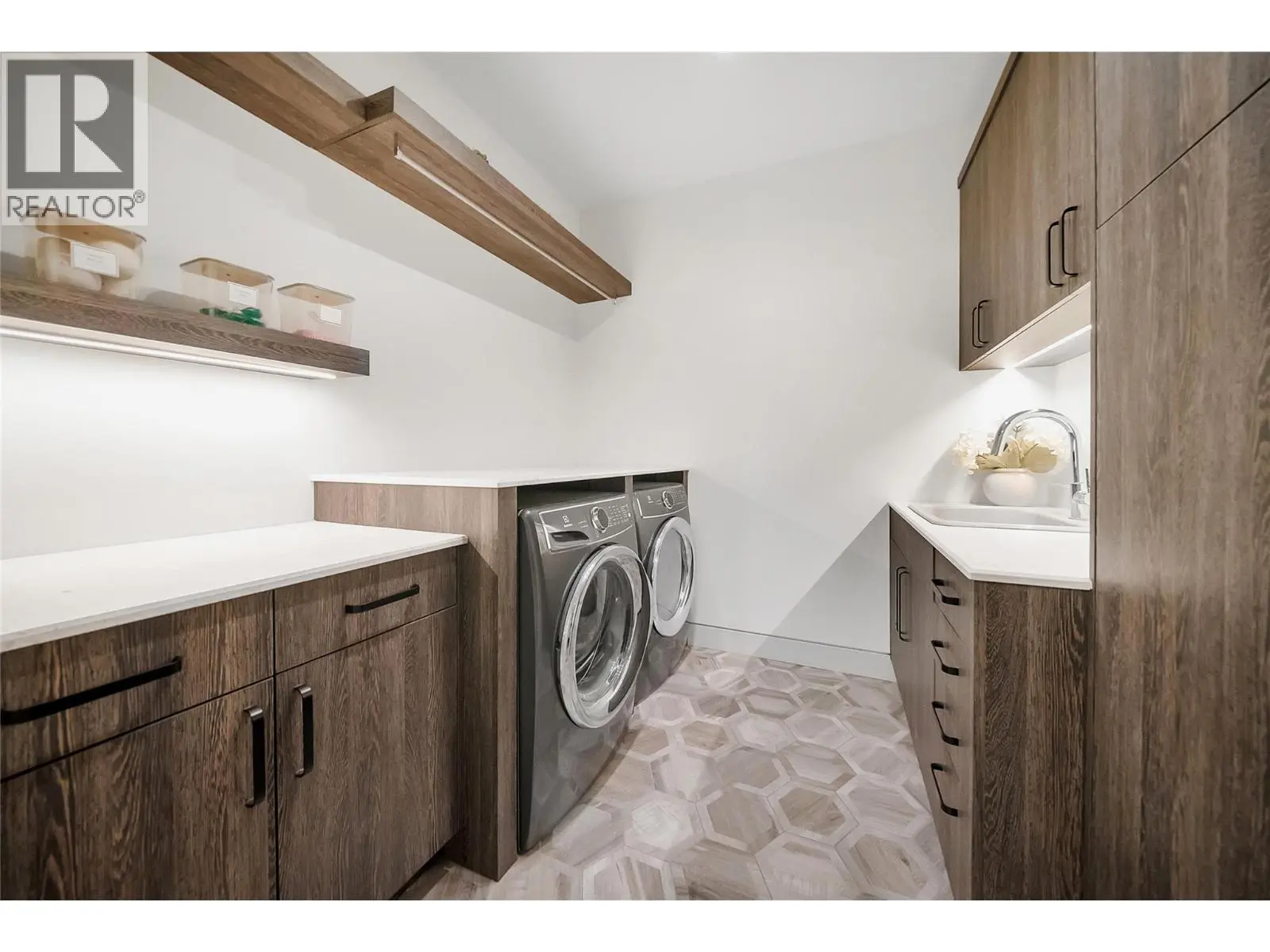 732 Highpointe Place. Kelowna, British Columbia