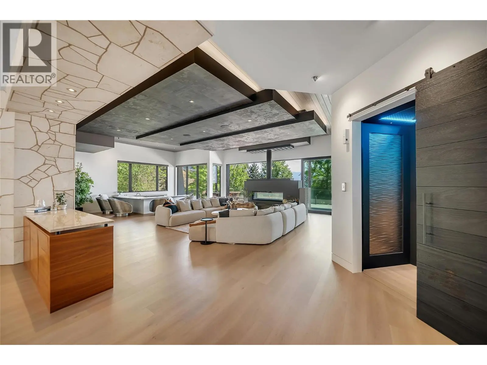 732 Highpointe Place. Kelowna, British Columbia