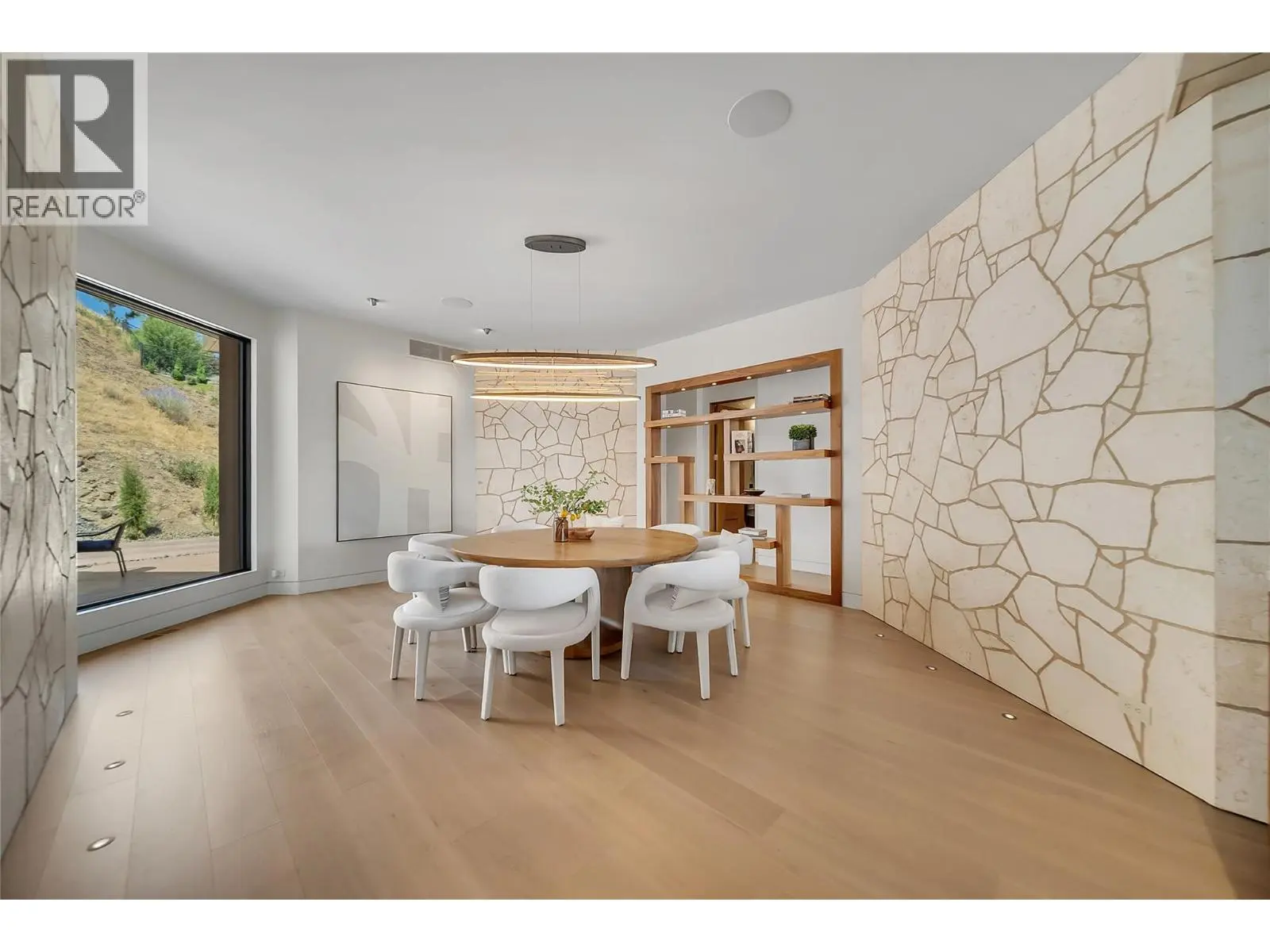 732 Highpointe Place. Kelowna, British Columbia