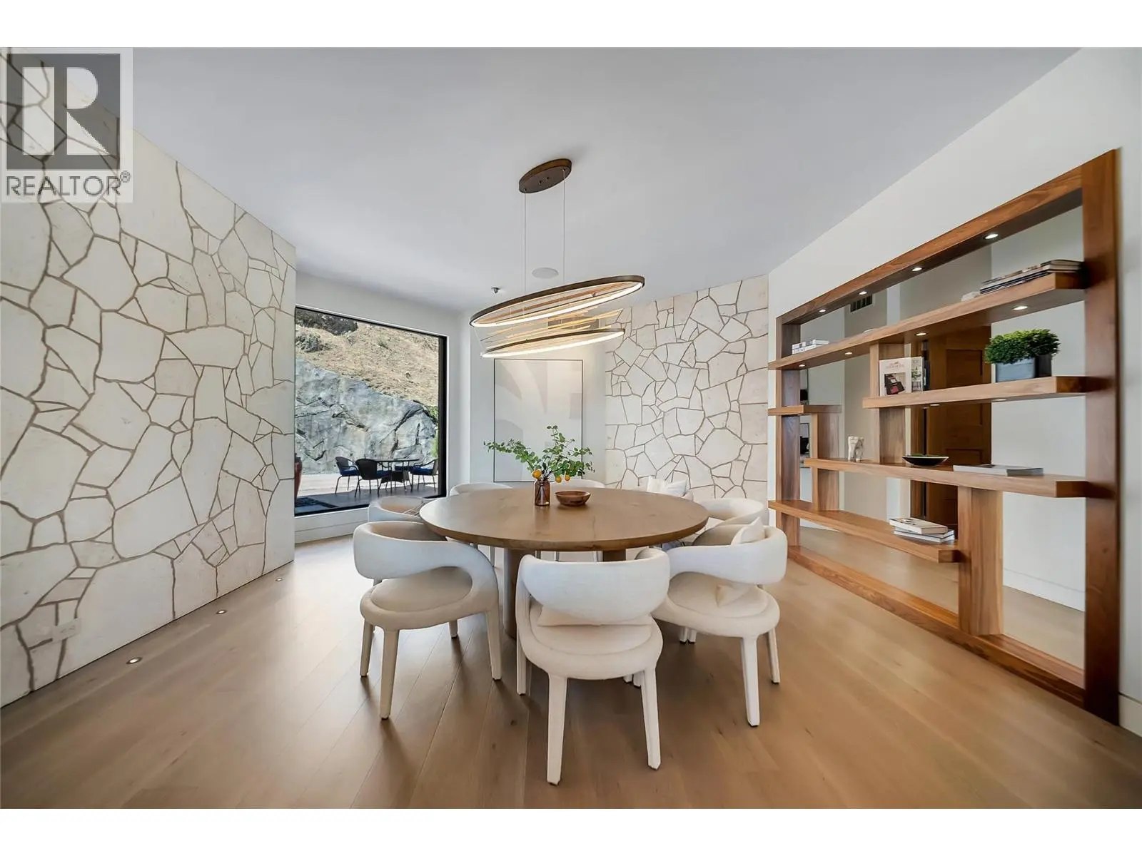 732 Highpointe Place. Kelowna, British Columbia