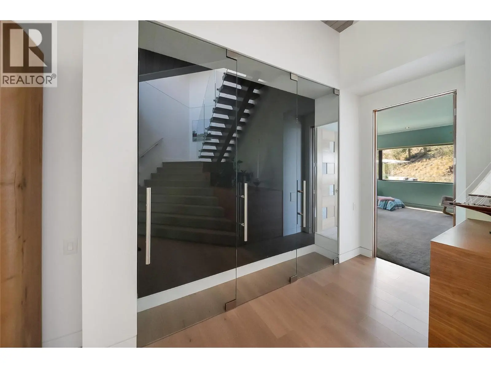 732 Highpointe Place. Kelowna, British Columbia