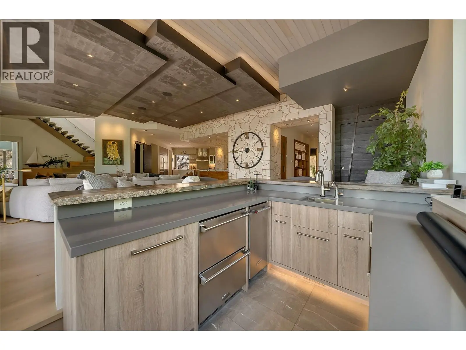 732 Highpointe Place. Kelowna, British Columbia