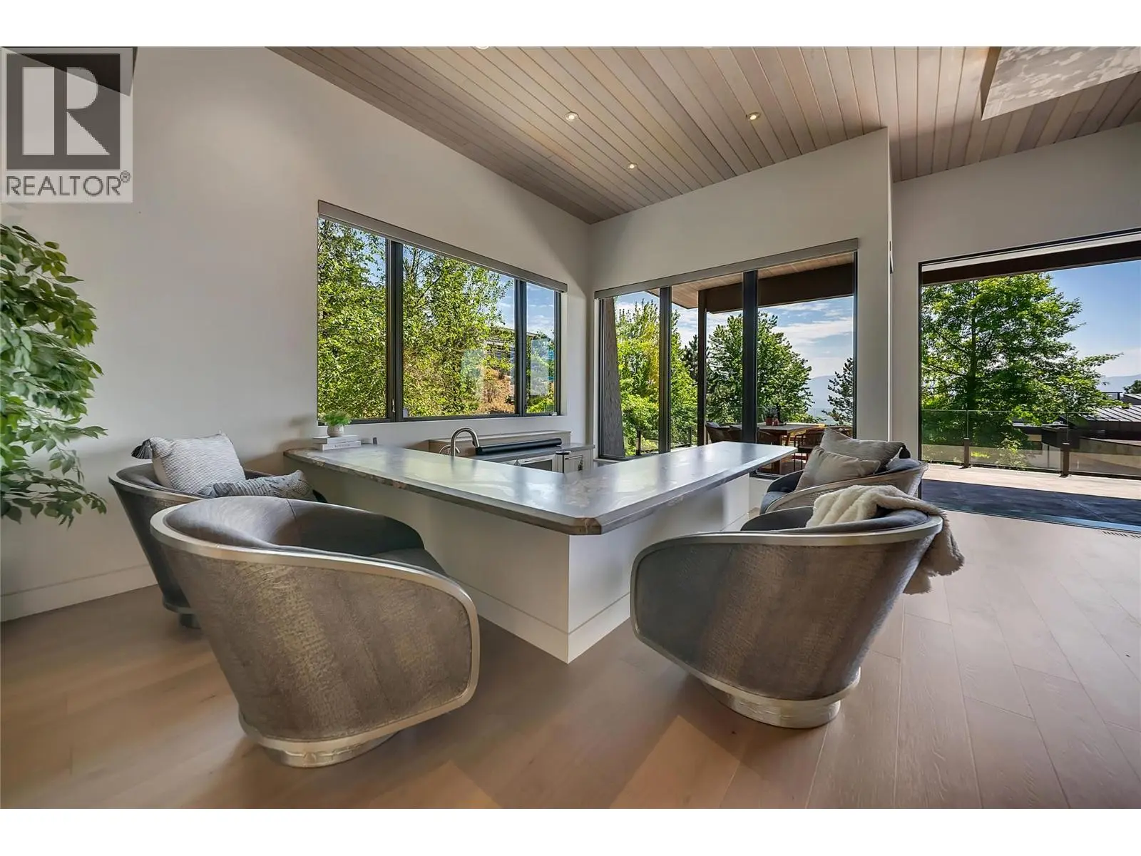 732 Highpointe Place. Kelowna, British Columbia