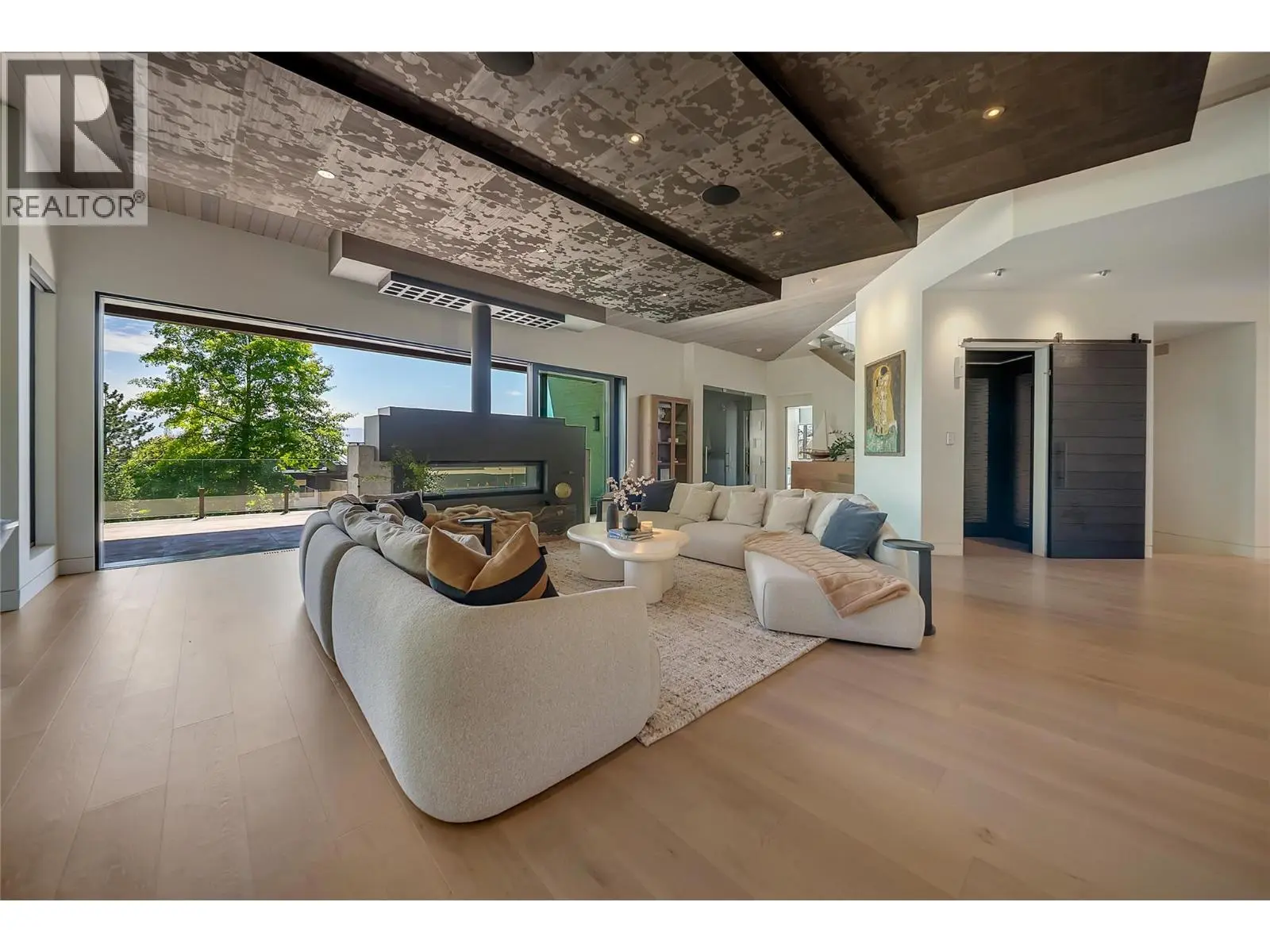 732 Highpointe Place. Kelowna, British Columbia