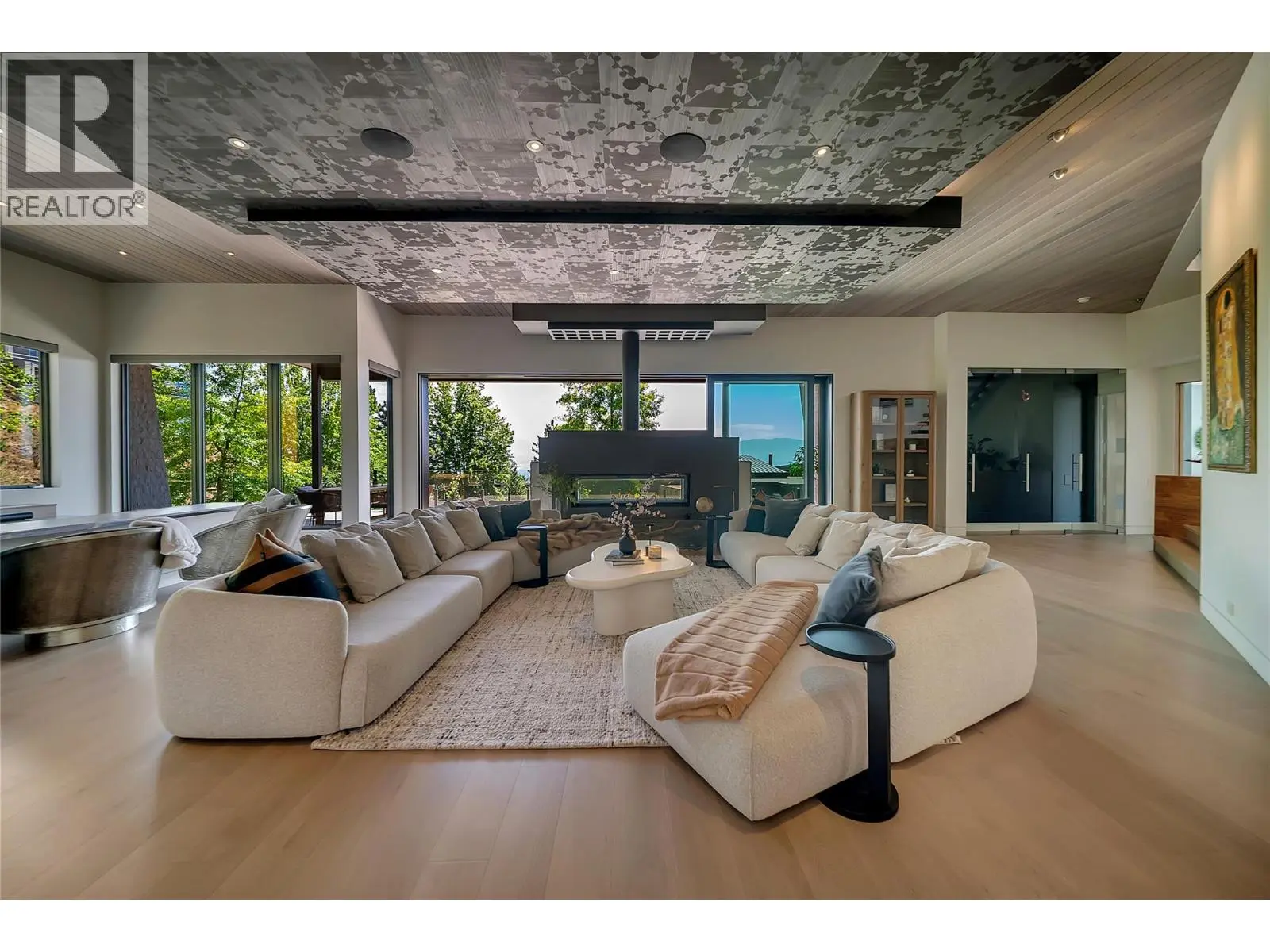 732 Highpointe Place. Kelowna, British Columbia
