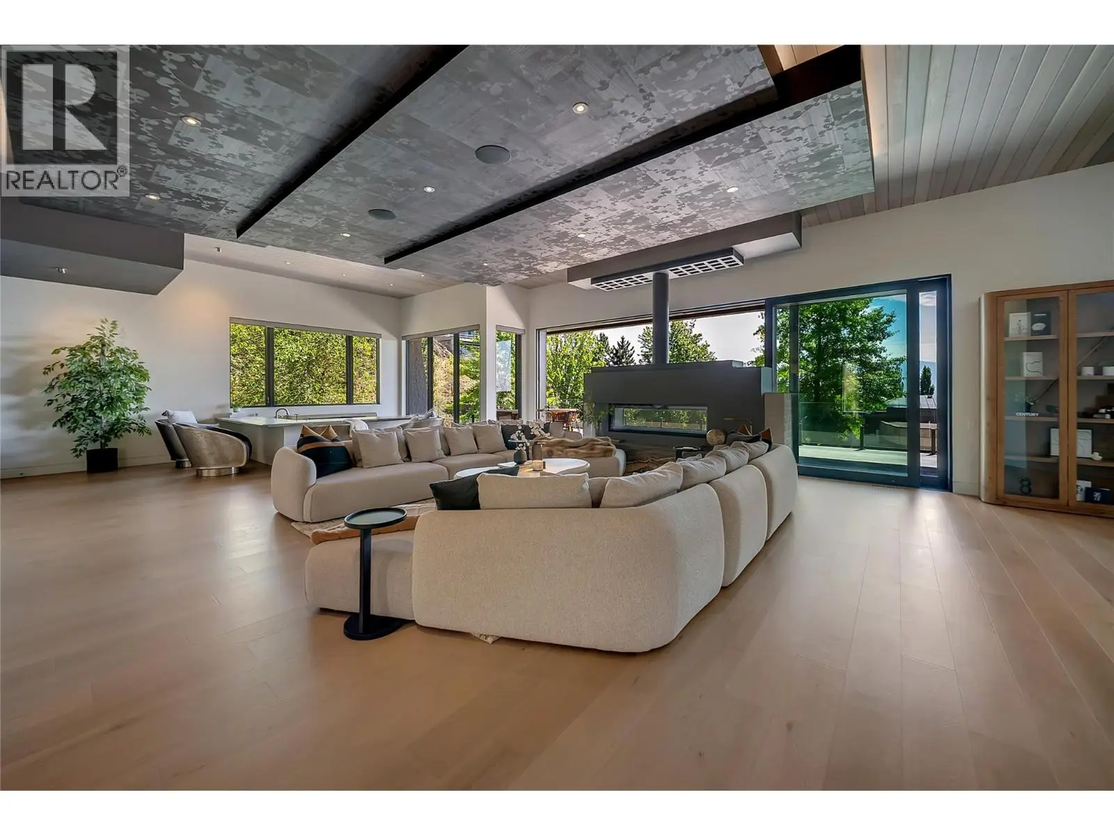 732 Highpointe Place. Kelowna, British Columbia