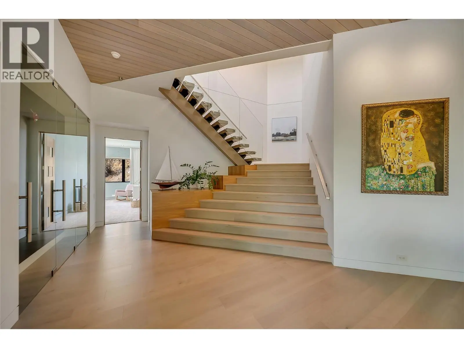 732 Highpointe Place. Kelowna, British Columbia