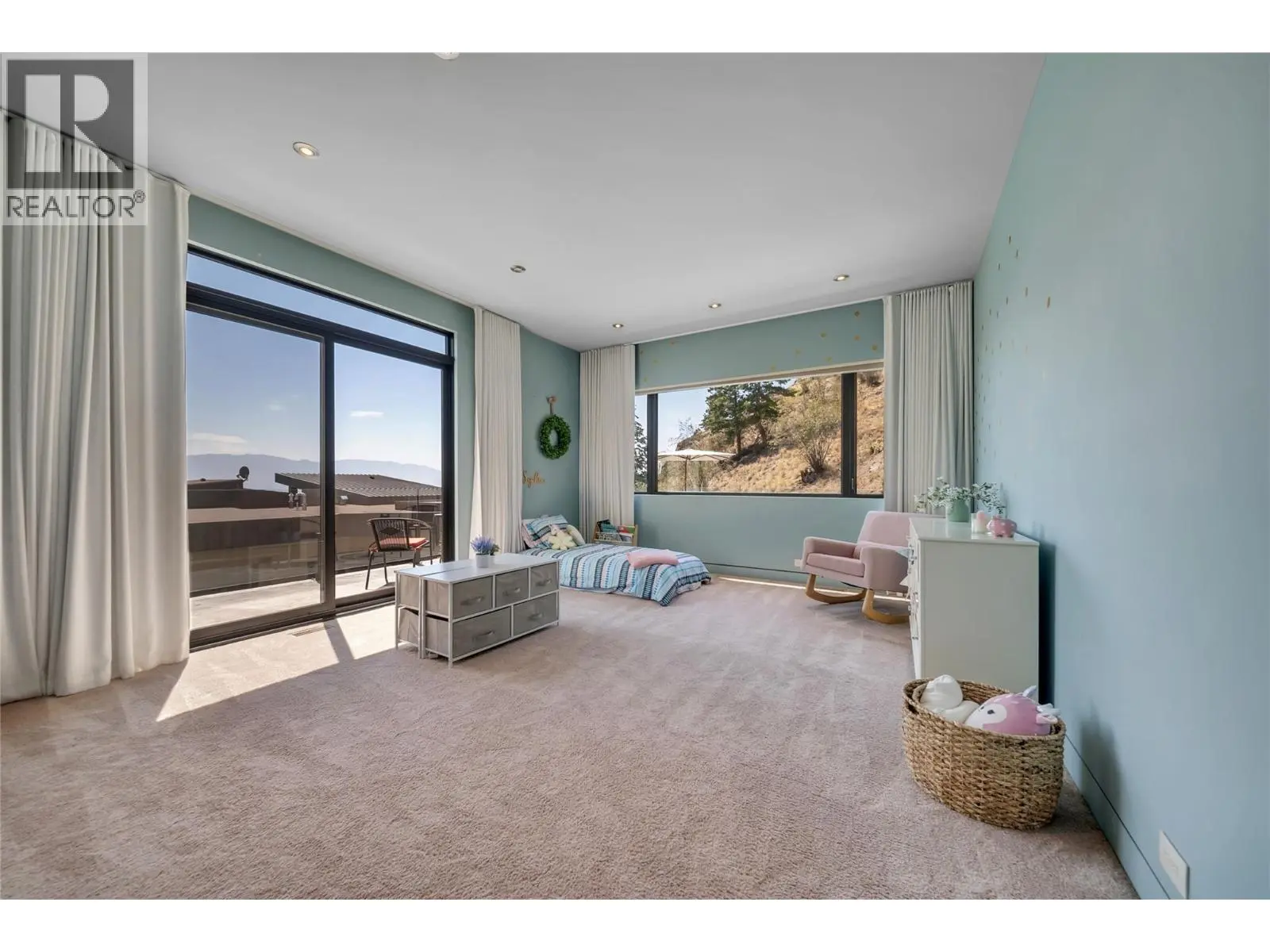 732 Highpointe Place. Kelowna, British Columbia