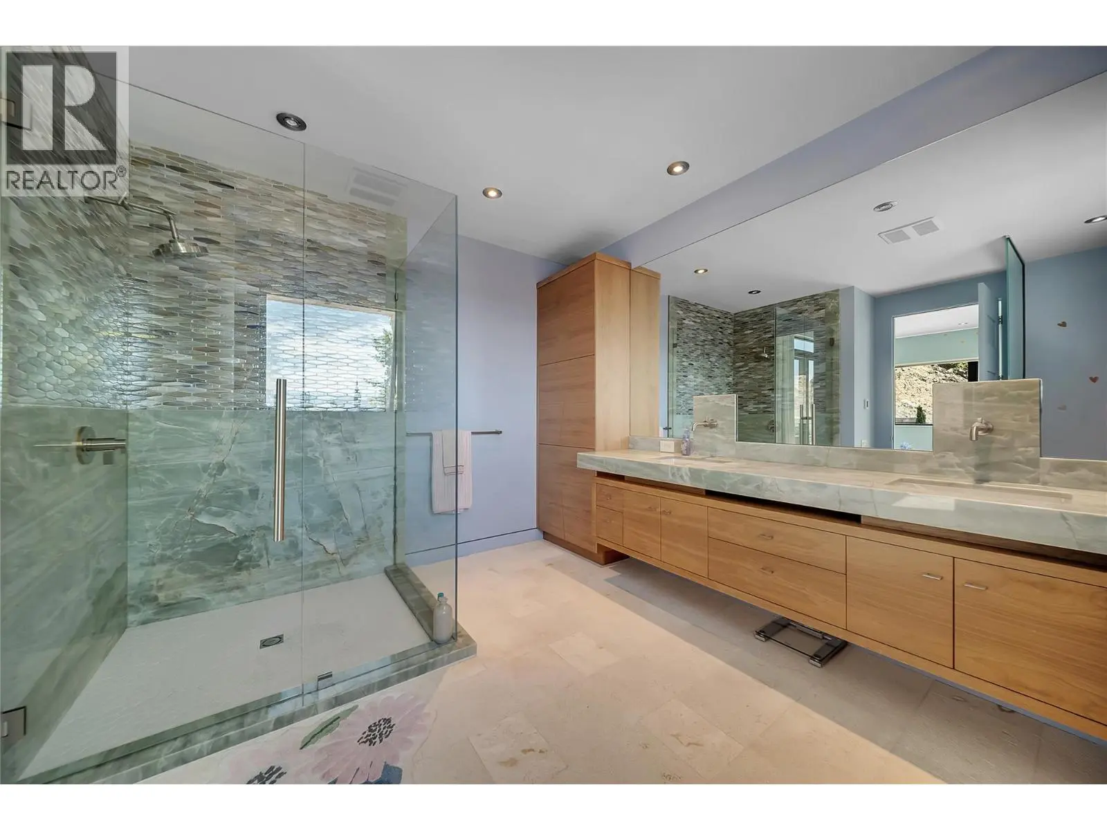 732 Highpointe Place. Kelowna, British Columbia