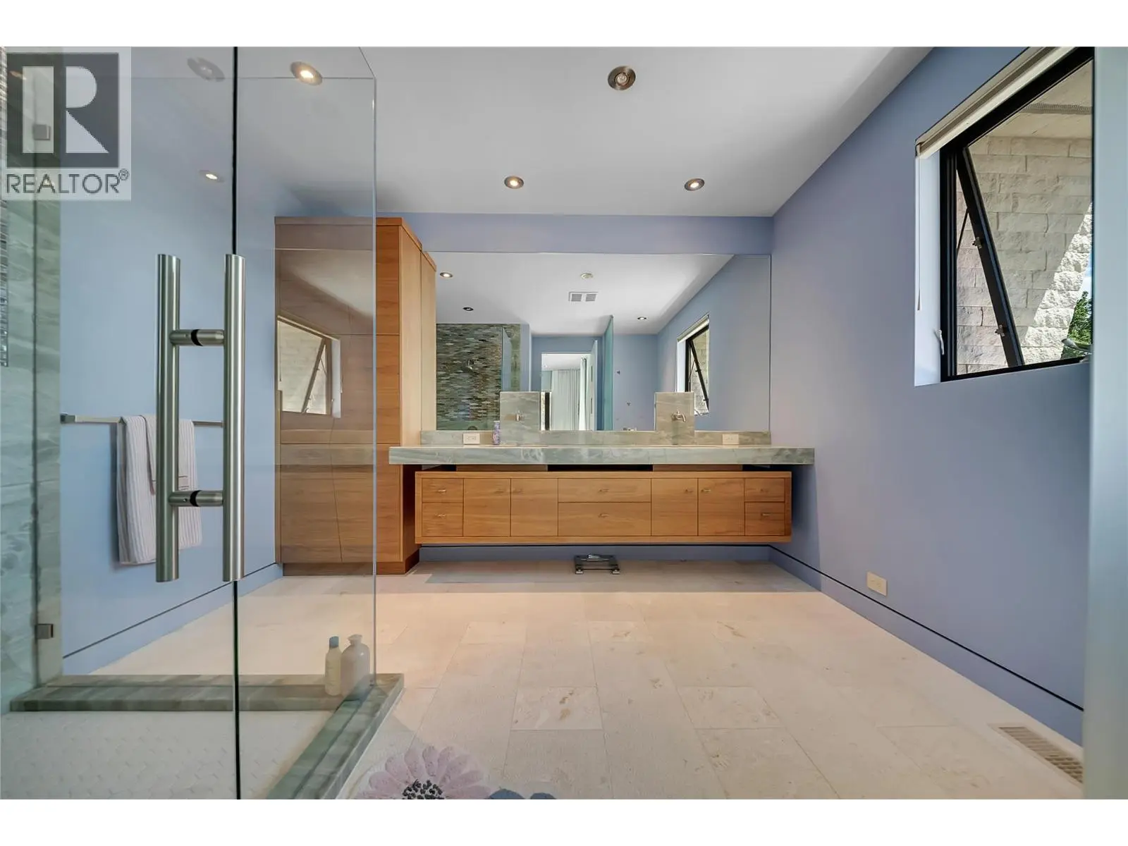 732 Highpointe Place. Kelowna, British Columbia