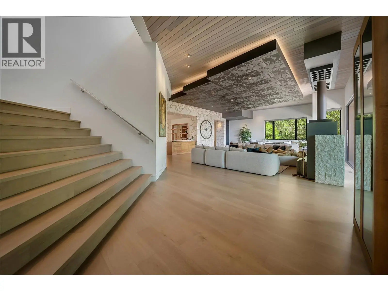 732 Highpointe Place. Kelowna, British Columbia