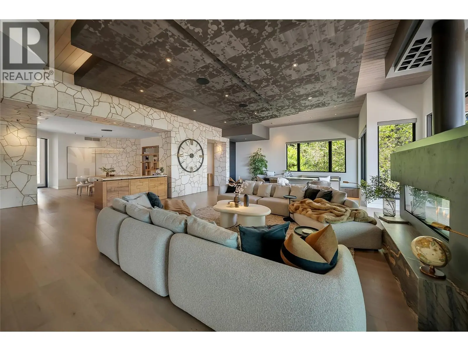732 Highpointe Place. Kelowna, British Columbia