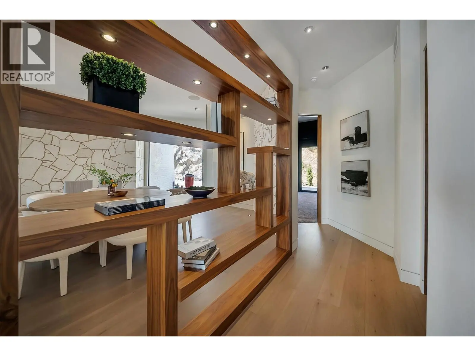 732 Highpointe Place. Kelowna, British Columbia