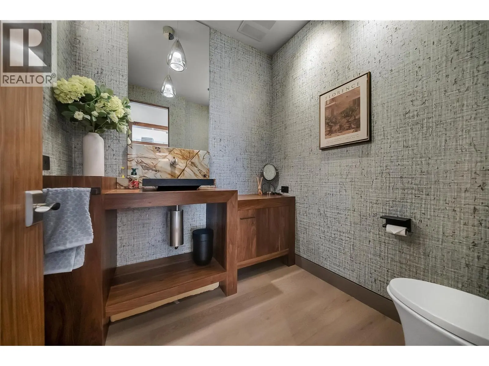 732 Highpointe Place. Kelowna, British Columbia