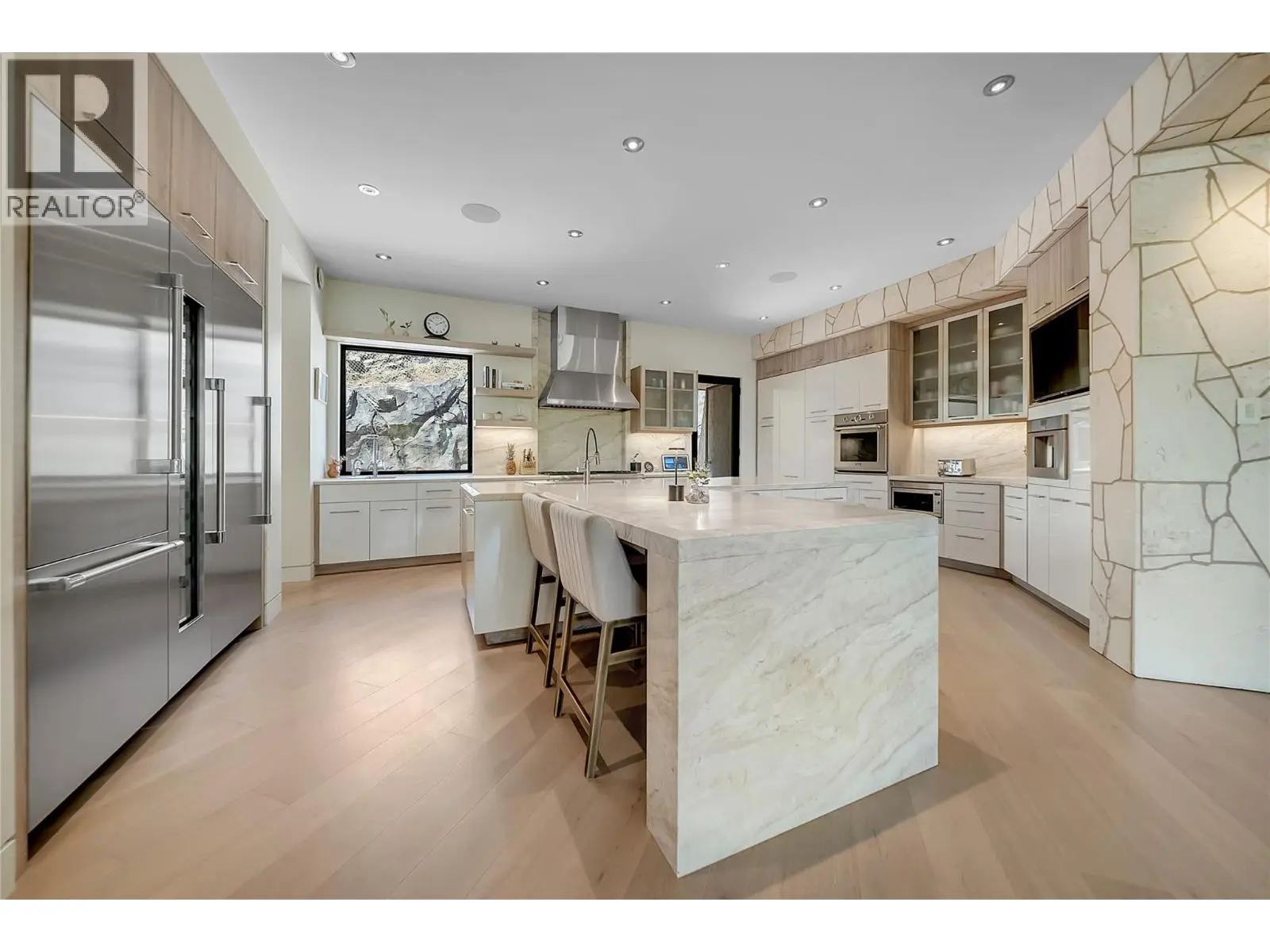 732 Highpointe Place. Kelowna, British Columbia