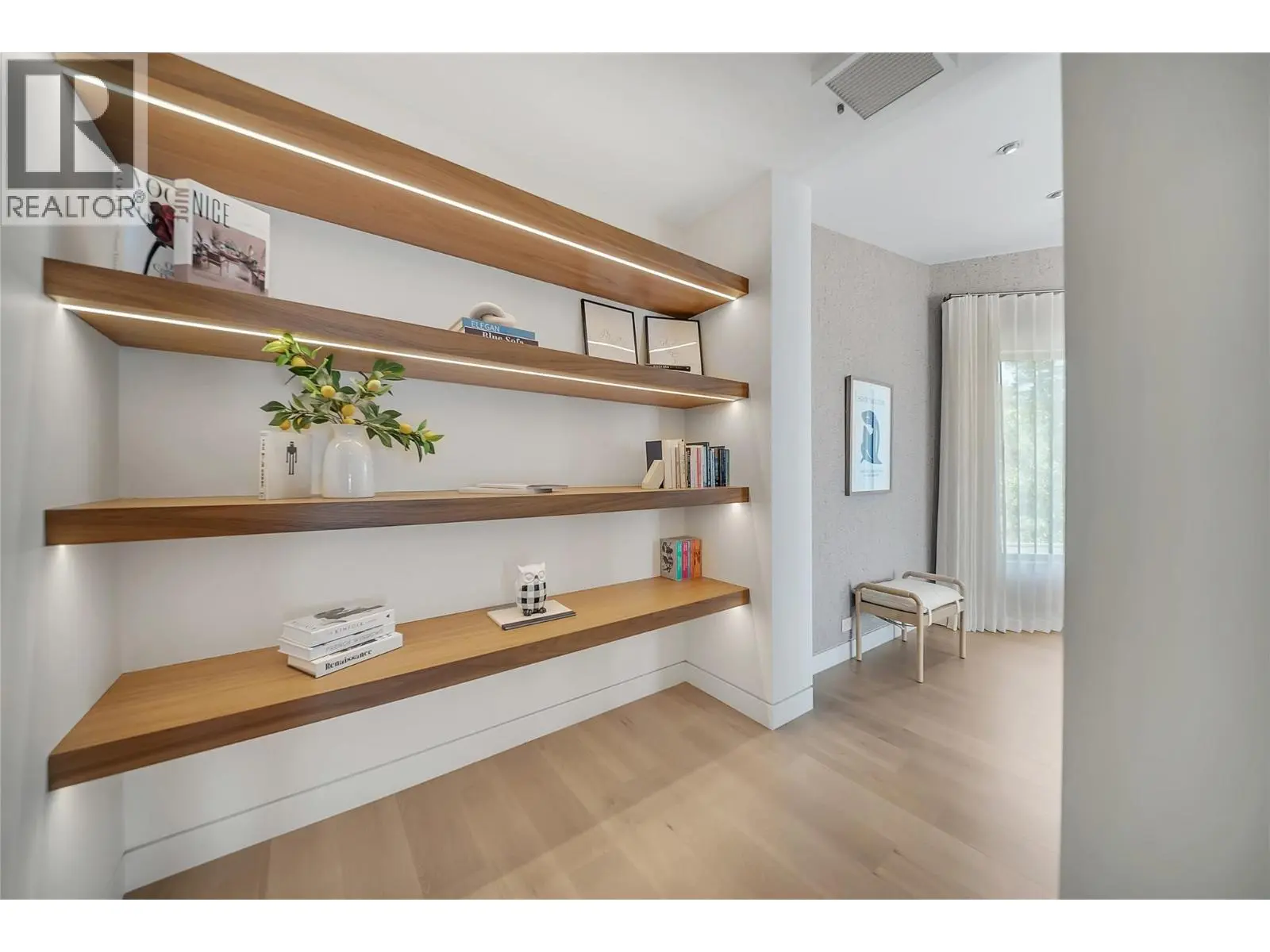 732 Highpointe Place. Kelowna, British Columbia