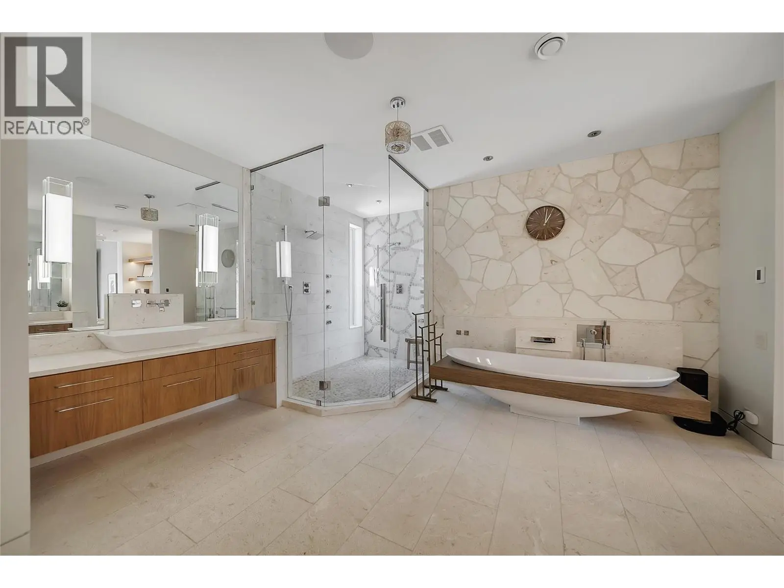 732 Highpointe Place. Kelowna, British Columbia