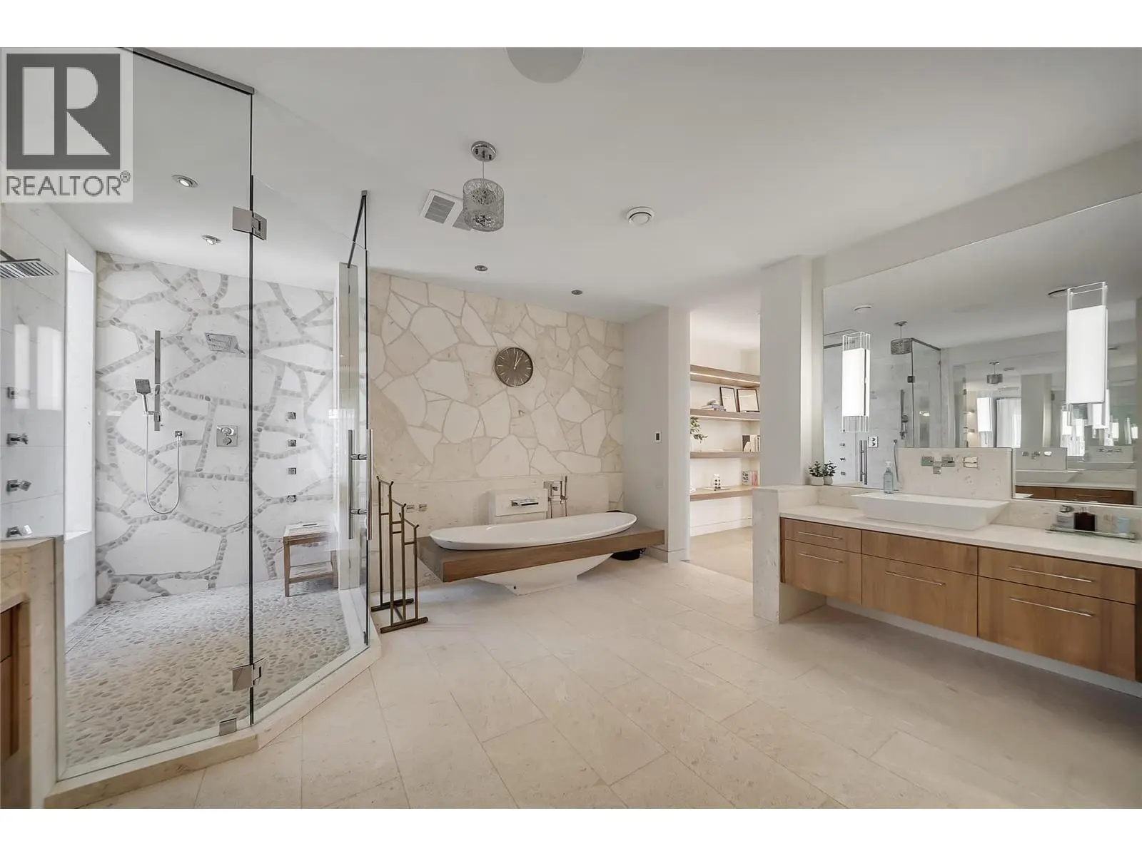 732 Highpointe Place. Kelowna, British Columbia