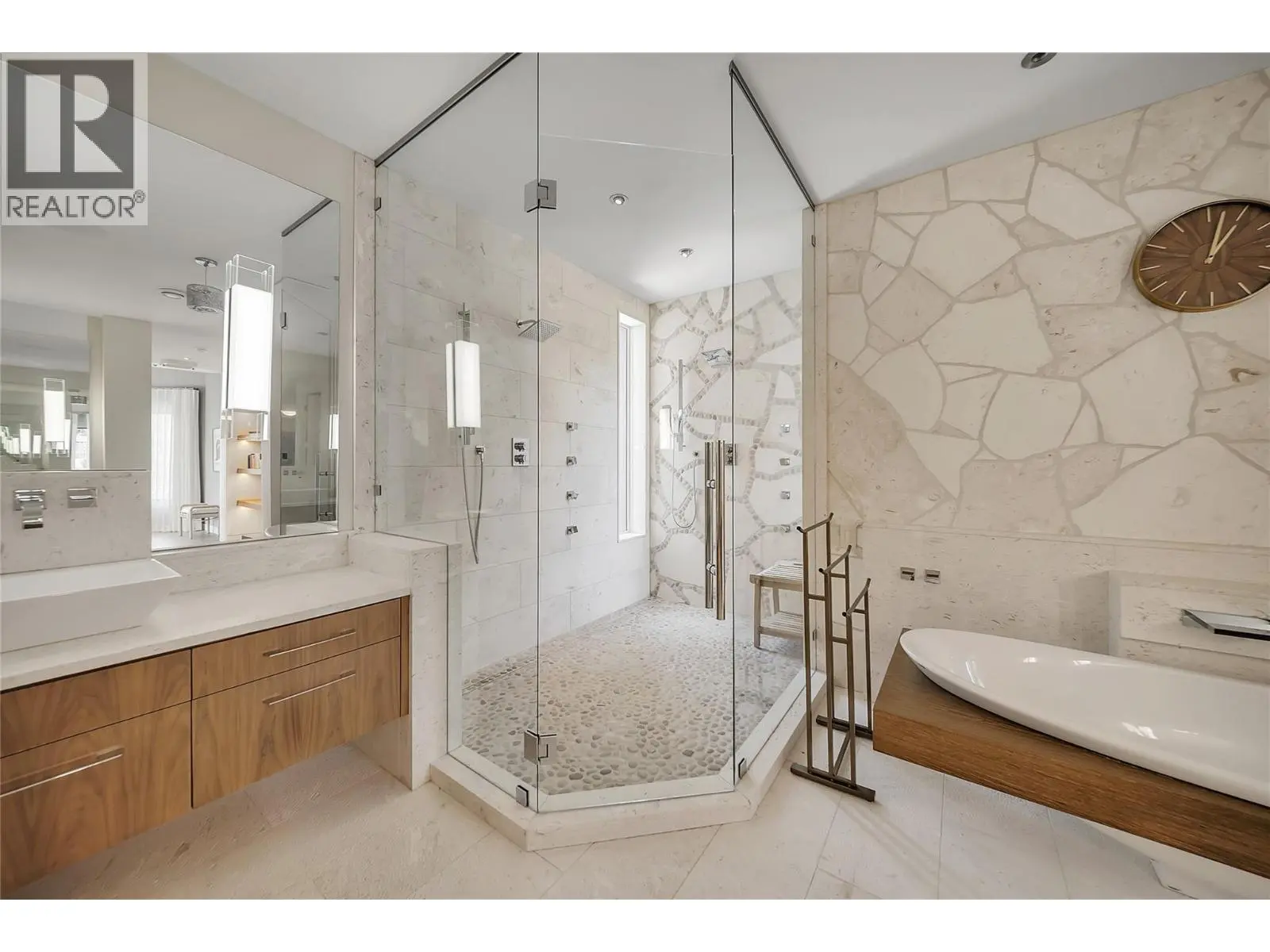 732 Highpointe Place. Kelowna, British Columbia