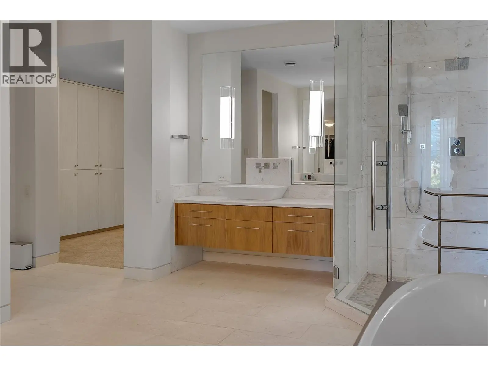 732 Highpointe Place. Kelowna, British Columbia