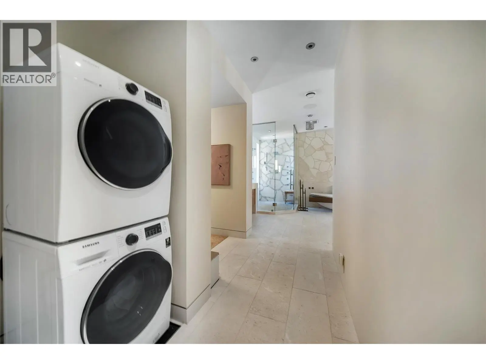 732 Highpointe Place. Kelowna, British Columbia