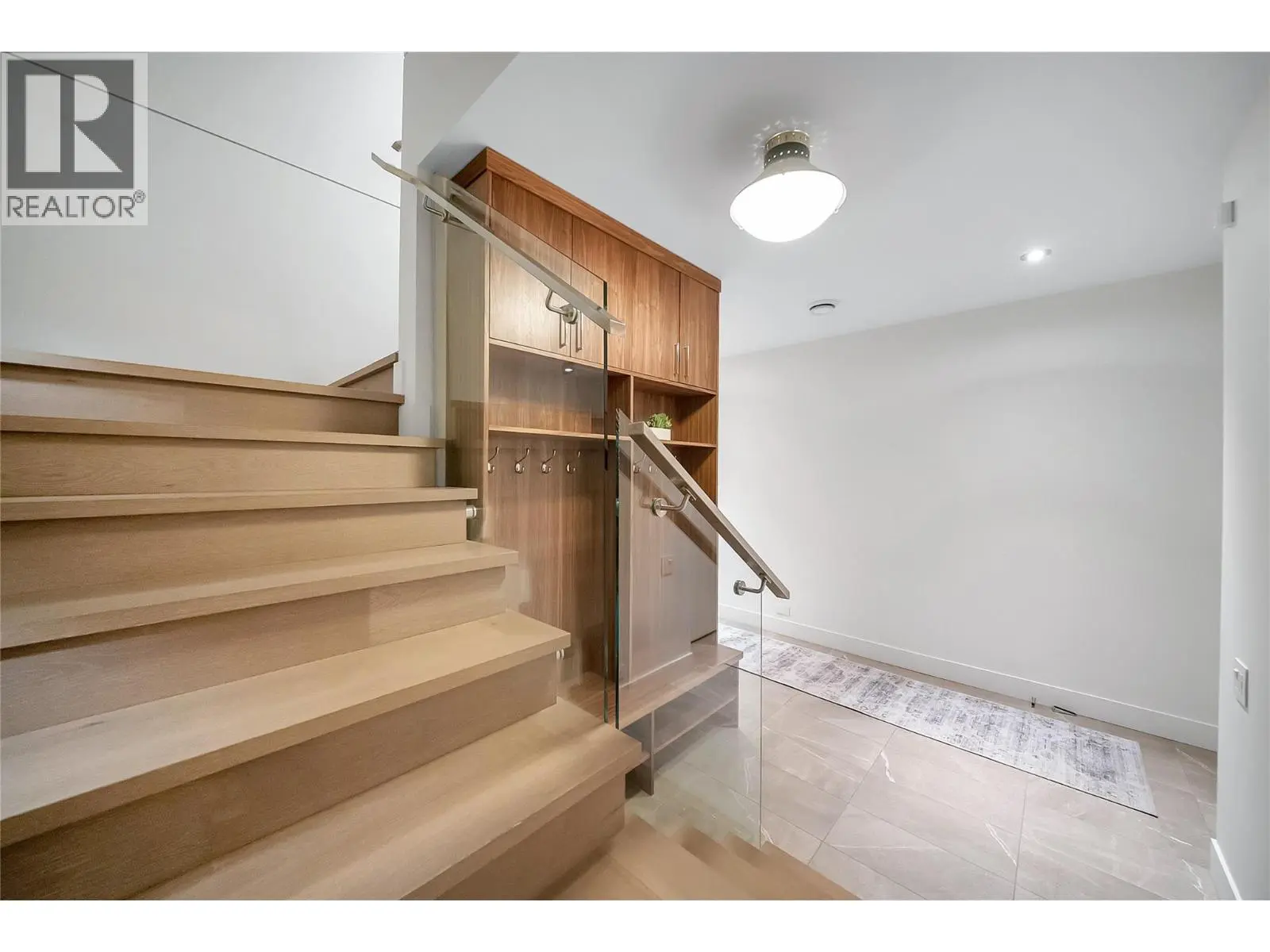 732 Highpointe Place. Kelowna, British Columbia