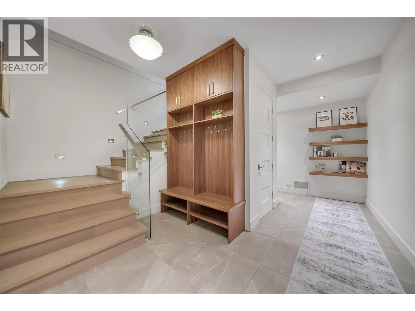 732 Highpointe Place. Kelowna, British Columbia