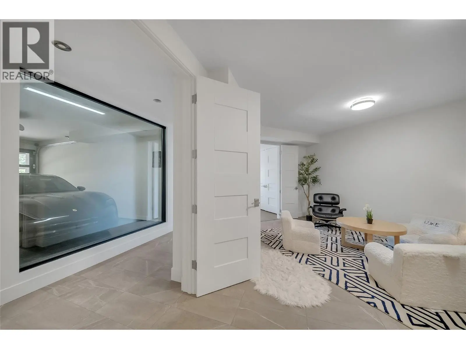732 Highpointe Place. Kelowna, British Columbia