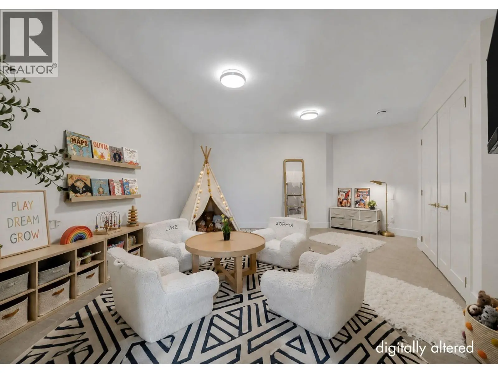 732 Highpointe Place. Kelowna, British Columbia