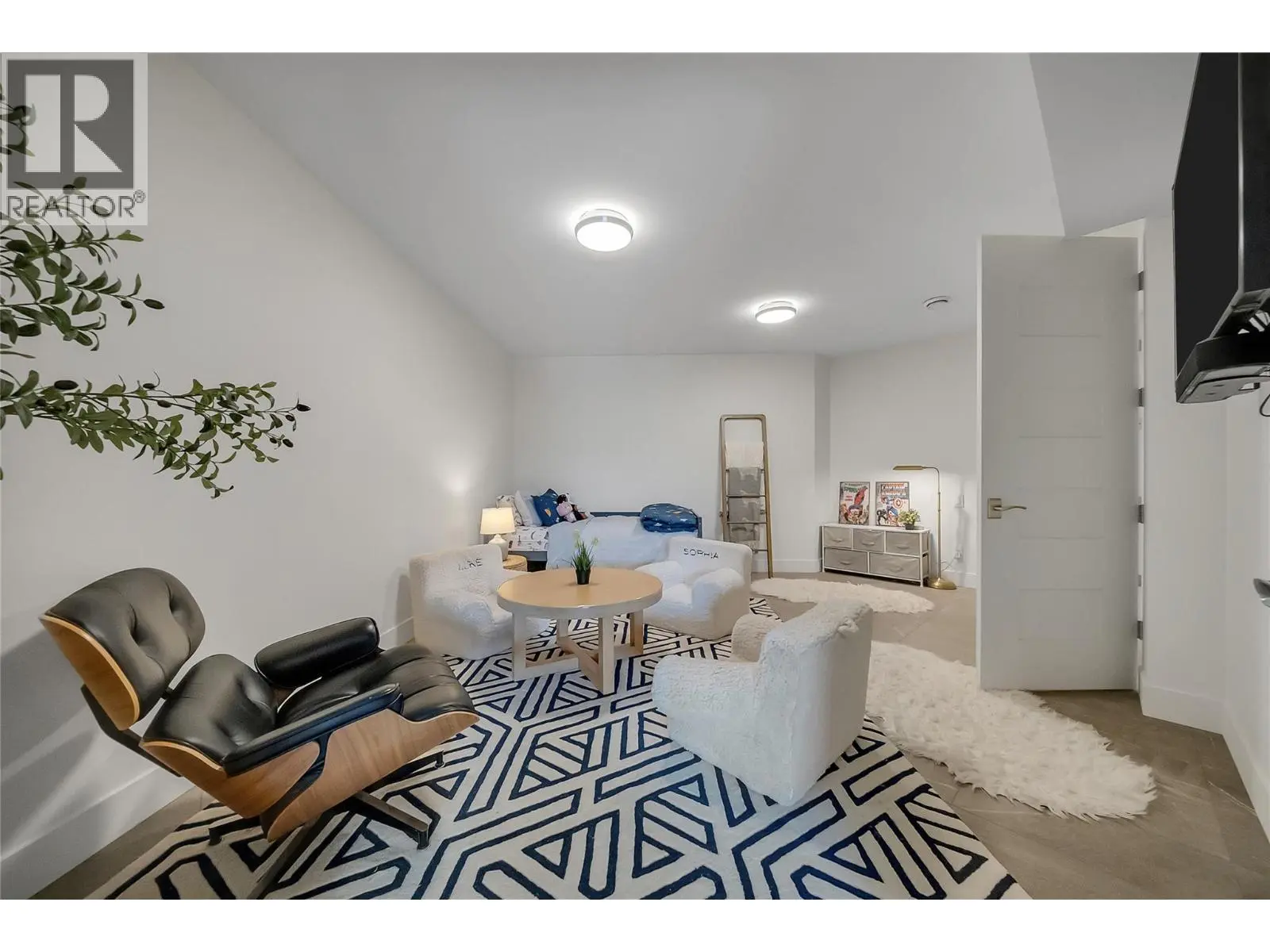 732 Highpointe Place. Kelowna, British Columbia