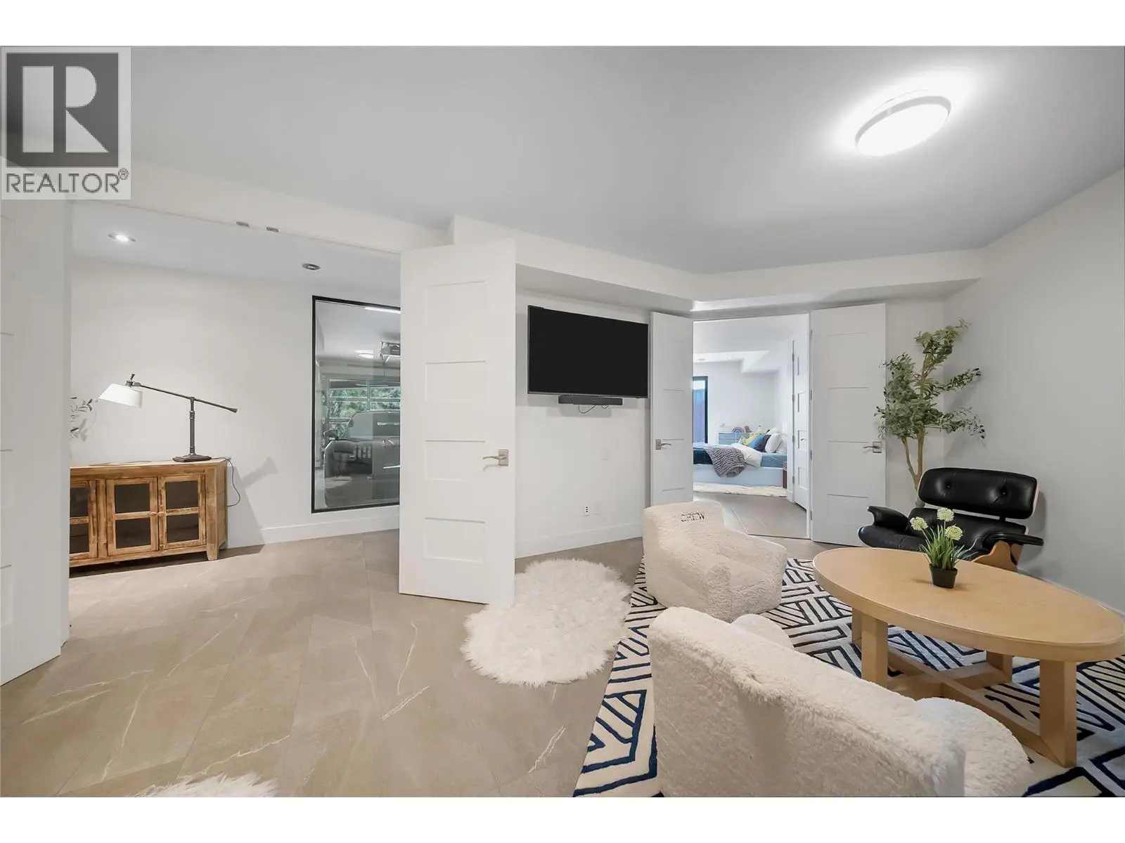 732 Highpointe Place. Kelowna, British Columbia