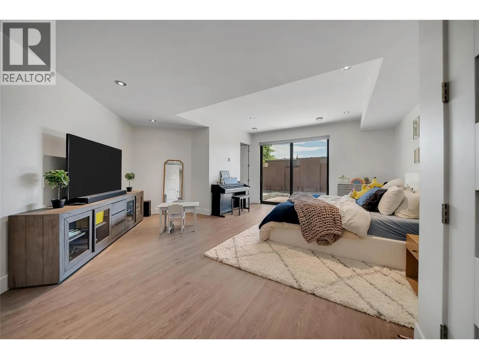 732 Highpointe Place. Kelowna, British Columbia