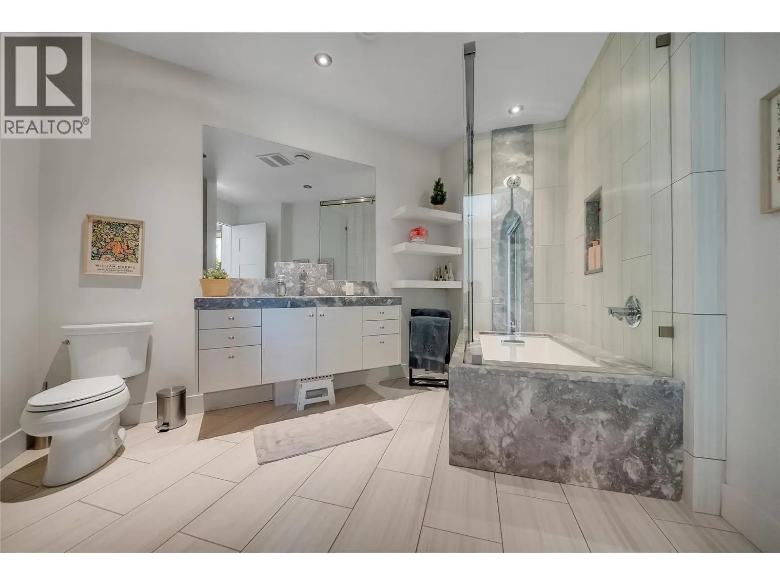 732 Highpointe Place. Kelowna, British Columbia
