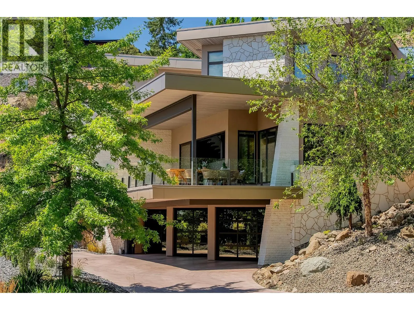 732 Highpointe Place. Kelowna, British Columbia