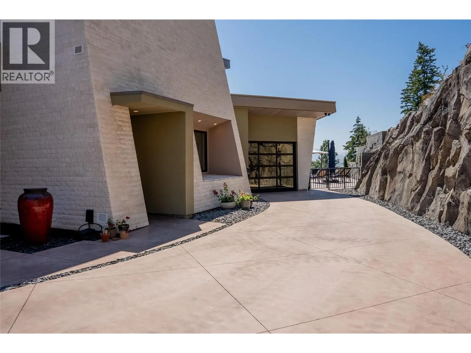 732 Highpointe Place. Kelowna, British Columbia