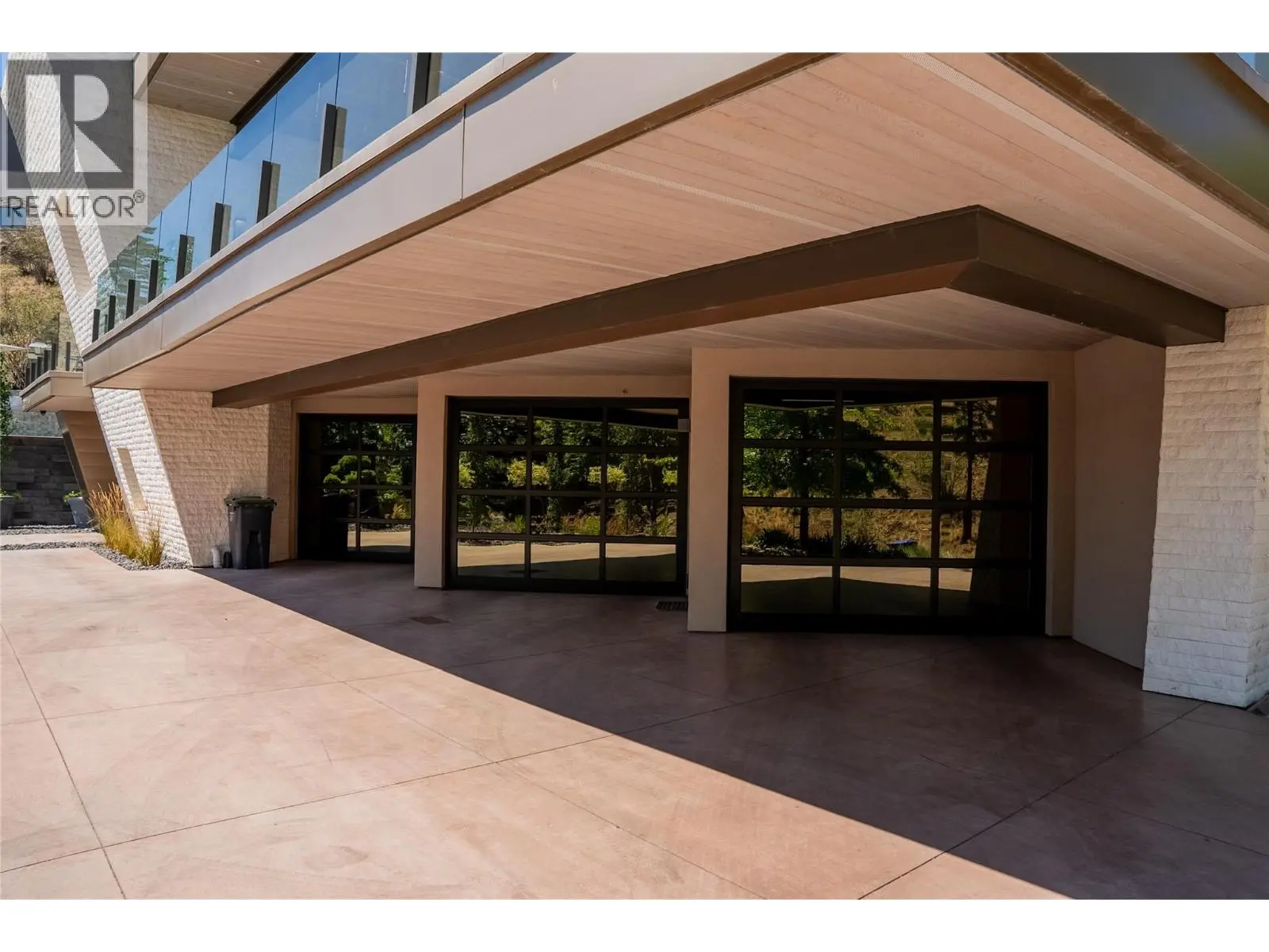 732 Highpointe Place. Kelowna, British Columbia