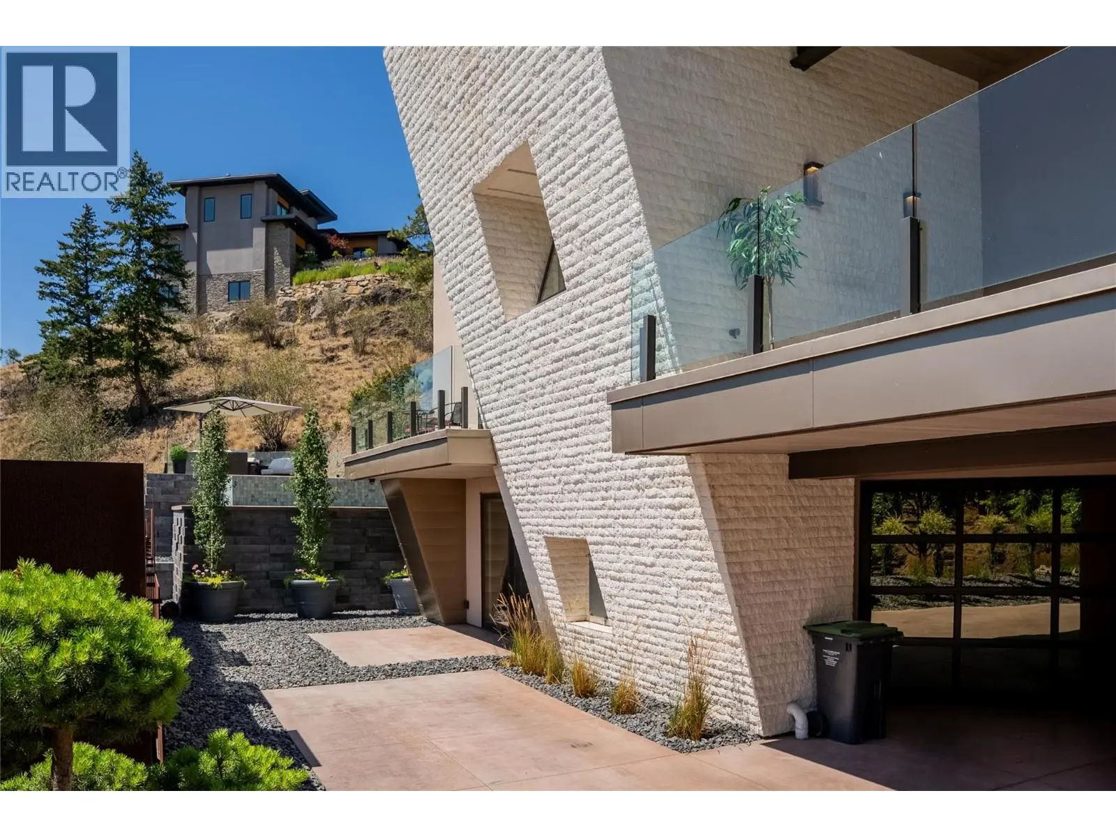 732 Highpointe Place. Kelowna, British Columbia