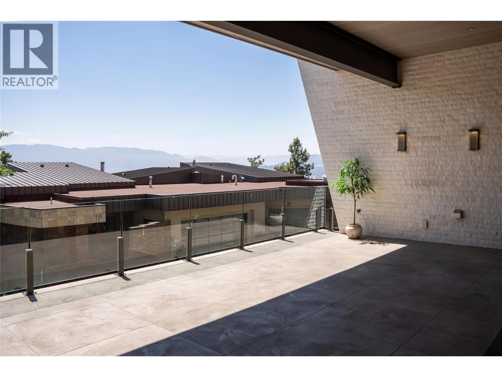 732 Highpointe Place. Kelowna, British Columbia