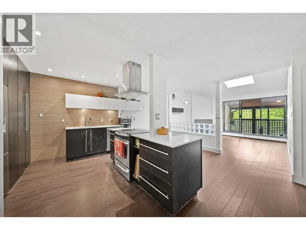 304 141 W 13th Street, North Vancouver