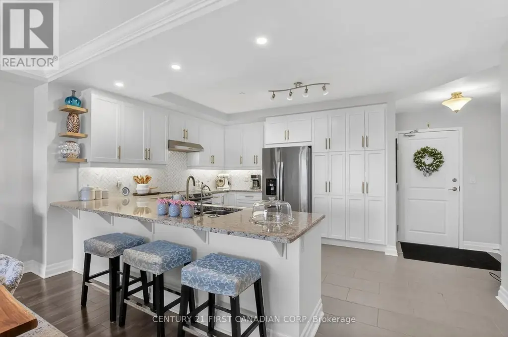 208 - 260 Villagewalk Boulevard, London North (North R)