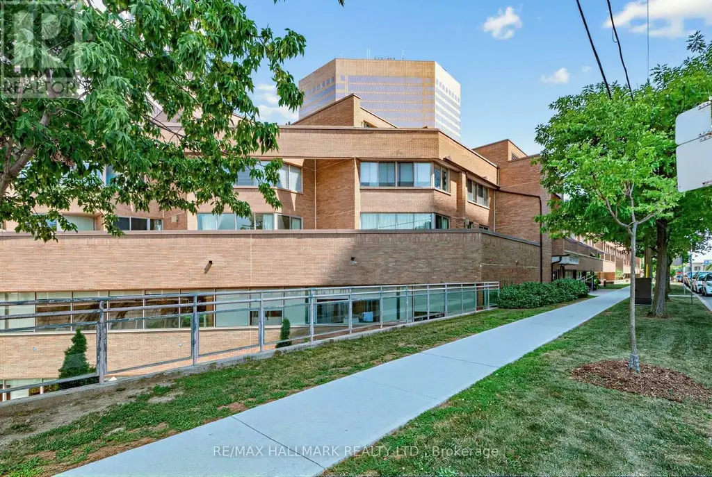 102 - 3 Duplex Avenue, Toronto (Newtonbrook West)
