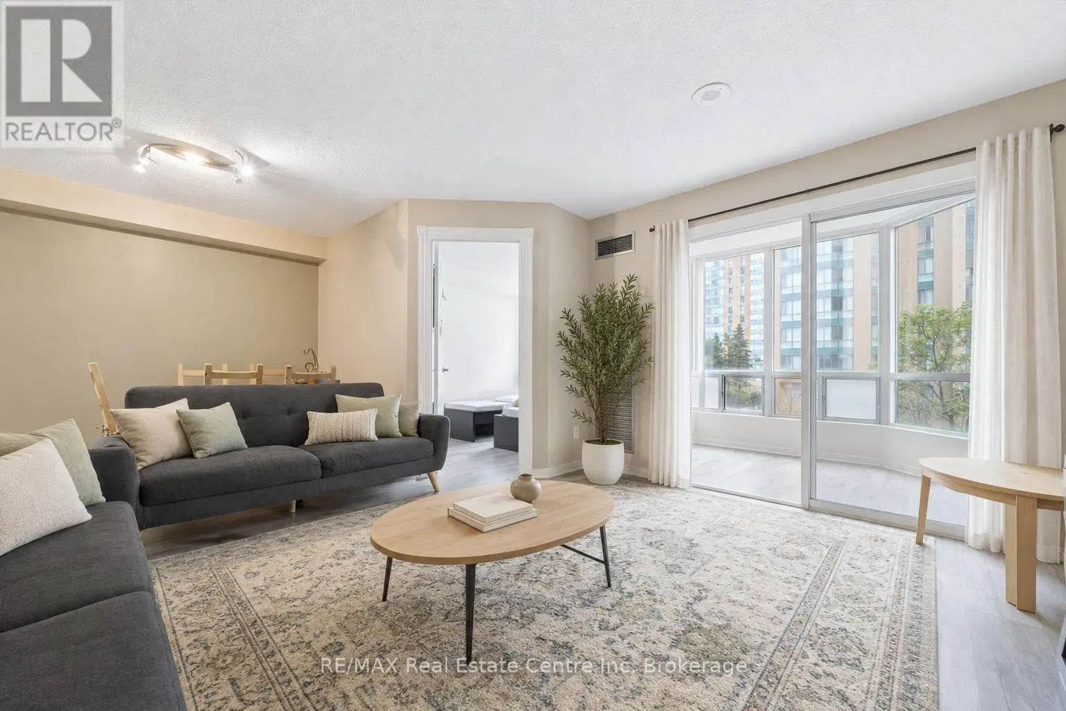 302 - 155 Hillcrest Avenue, Mississauga (Cooksville)