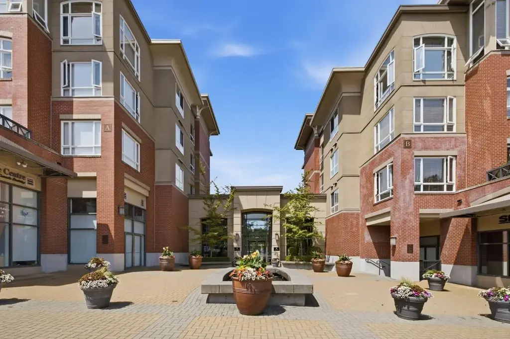 319 2970 King George Boulevard, Surrey