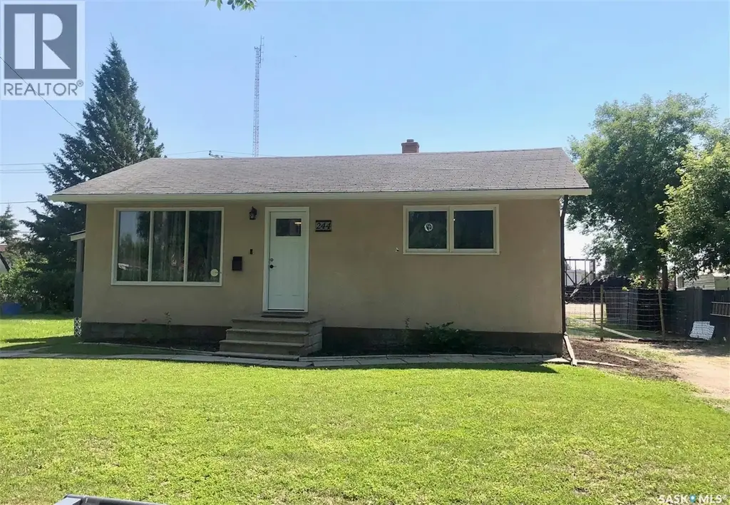 244 Northern Avenue, Canora