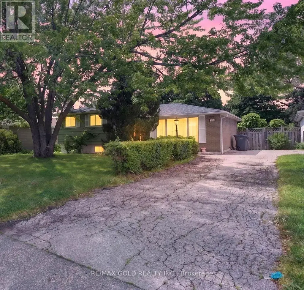 129 Folkstone Crescent, Brampton (Southgate)