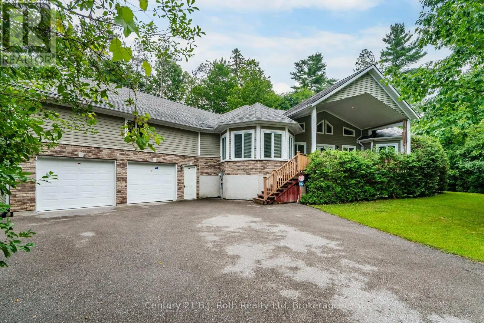 11 Rue Karola Road, Tiny