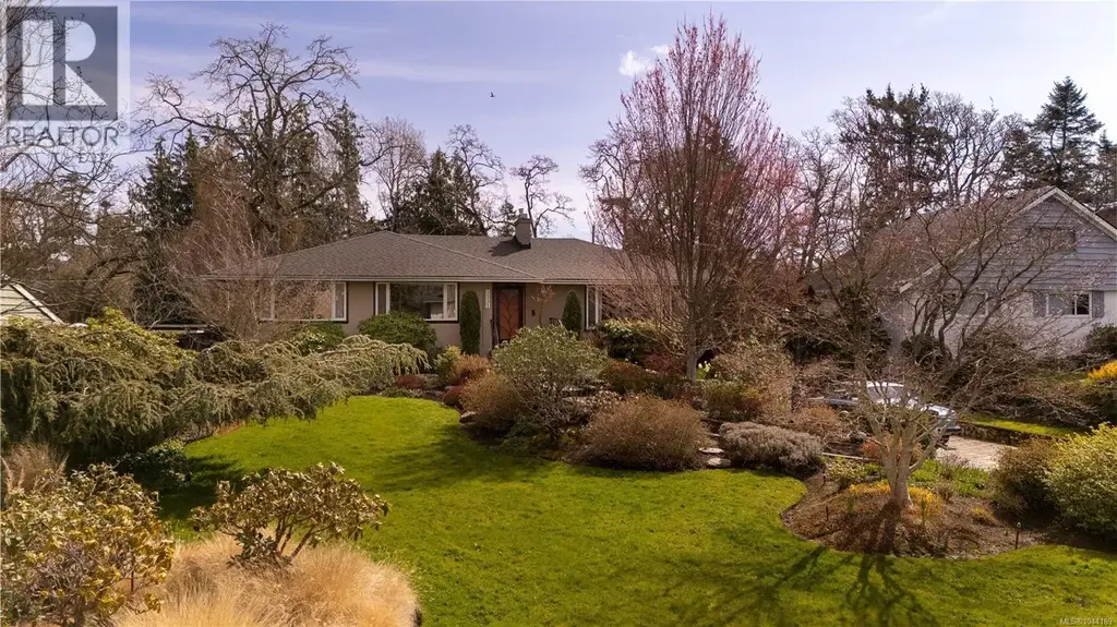 3331 Woodburn Ave, Oak Bay