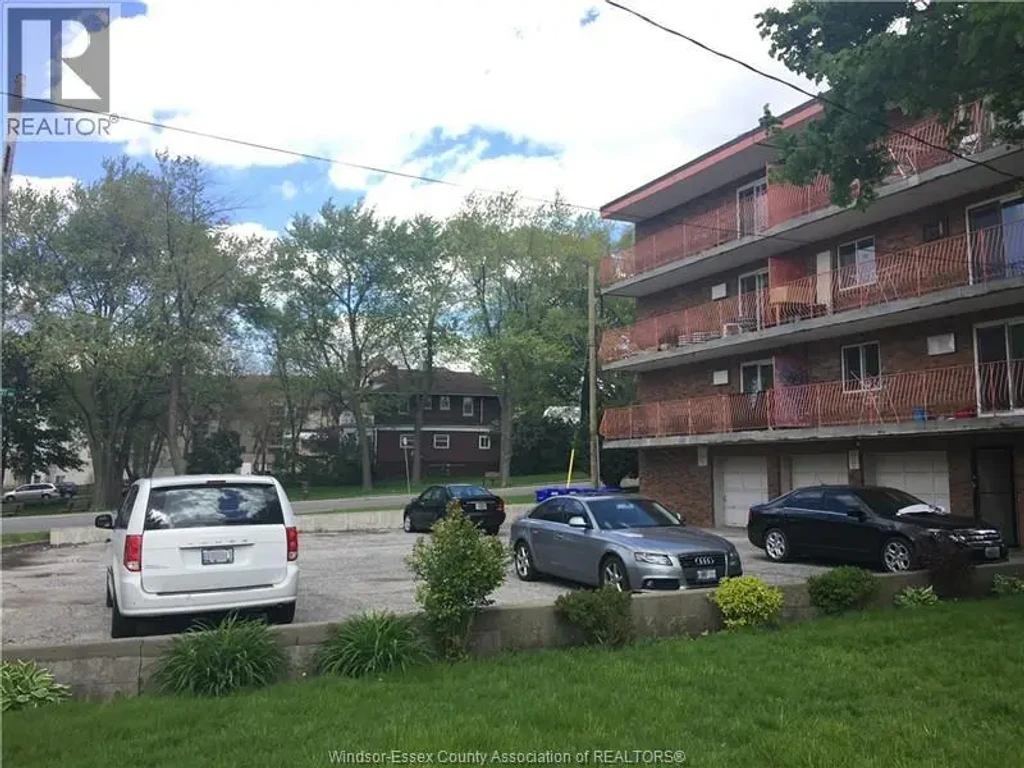 3044 Sandwich Unit# 202, Windsor